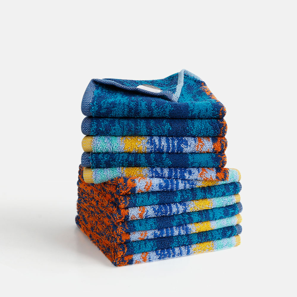 Explore celestial elegance with our Starry Sky series 12-piece washcloth set. Each washcloth measures 35cm x 35cm, crafted in shades of midnight blue and soft white, perfect for kitchen use or serving as chic tea towels.