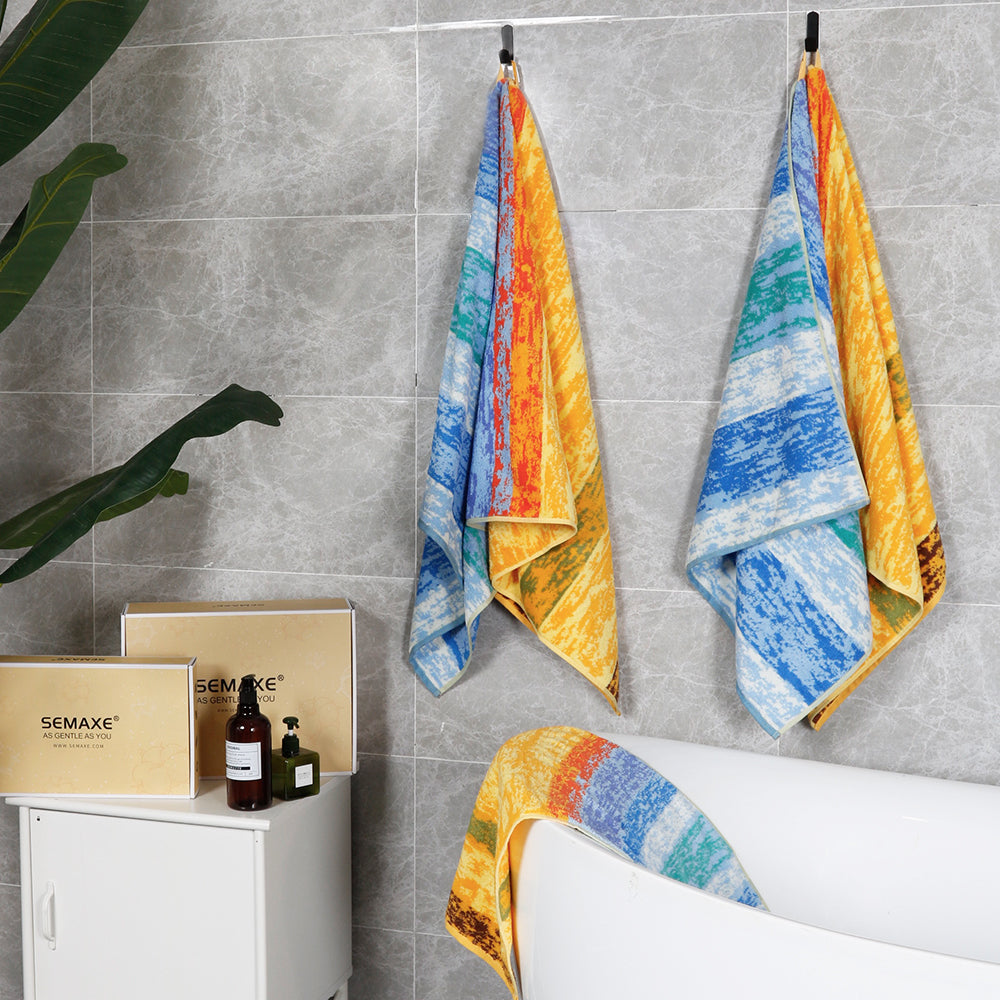 The "Wheat Field" bath towels are hung on the walls of modern bathrooms and show off their beautiful gift box packaging