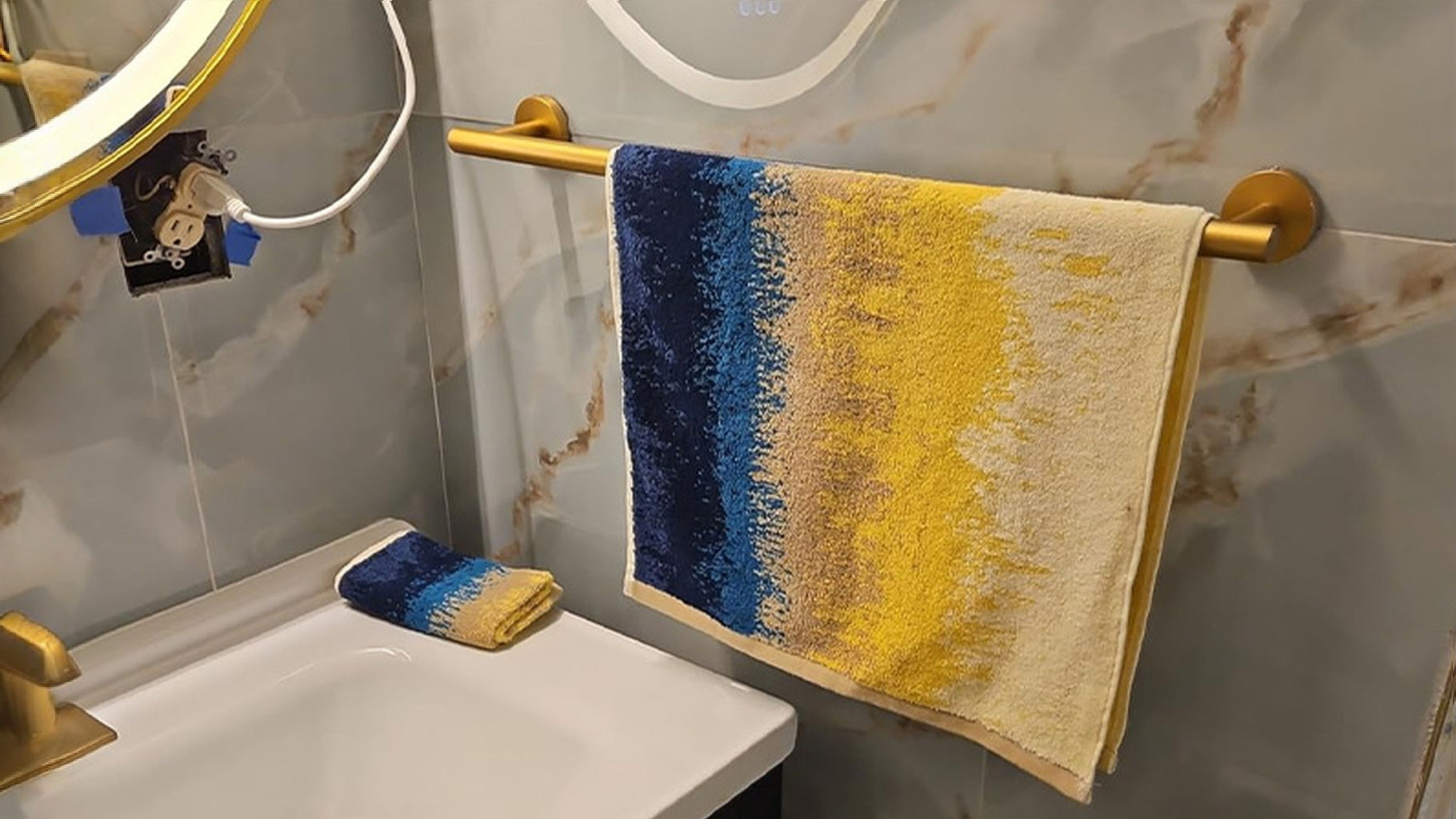 How to Use Effective Methods to Add Life to Your Bathroom with Decorative Hand Towels