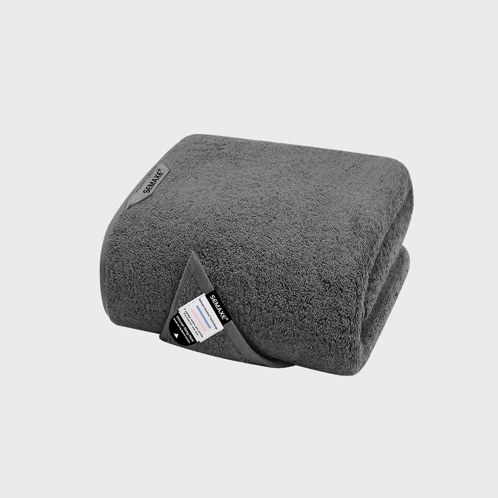 Luxurious gray Semaxe bath towel, designed for optimal comfort and durability with its plush cotton fabric, ideal for a cozy wrap after a soothing bath.