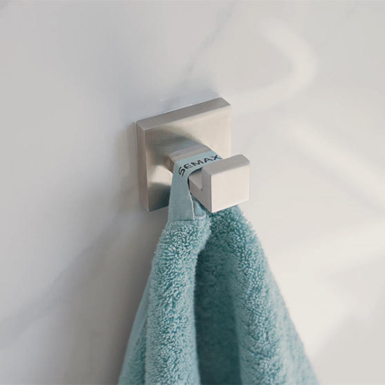 All Semaxe products have hanging loops to ensure that towels can be hung anywhere